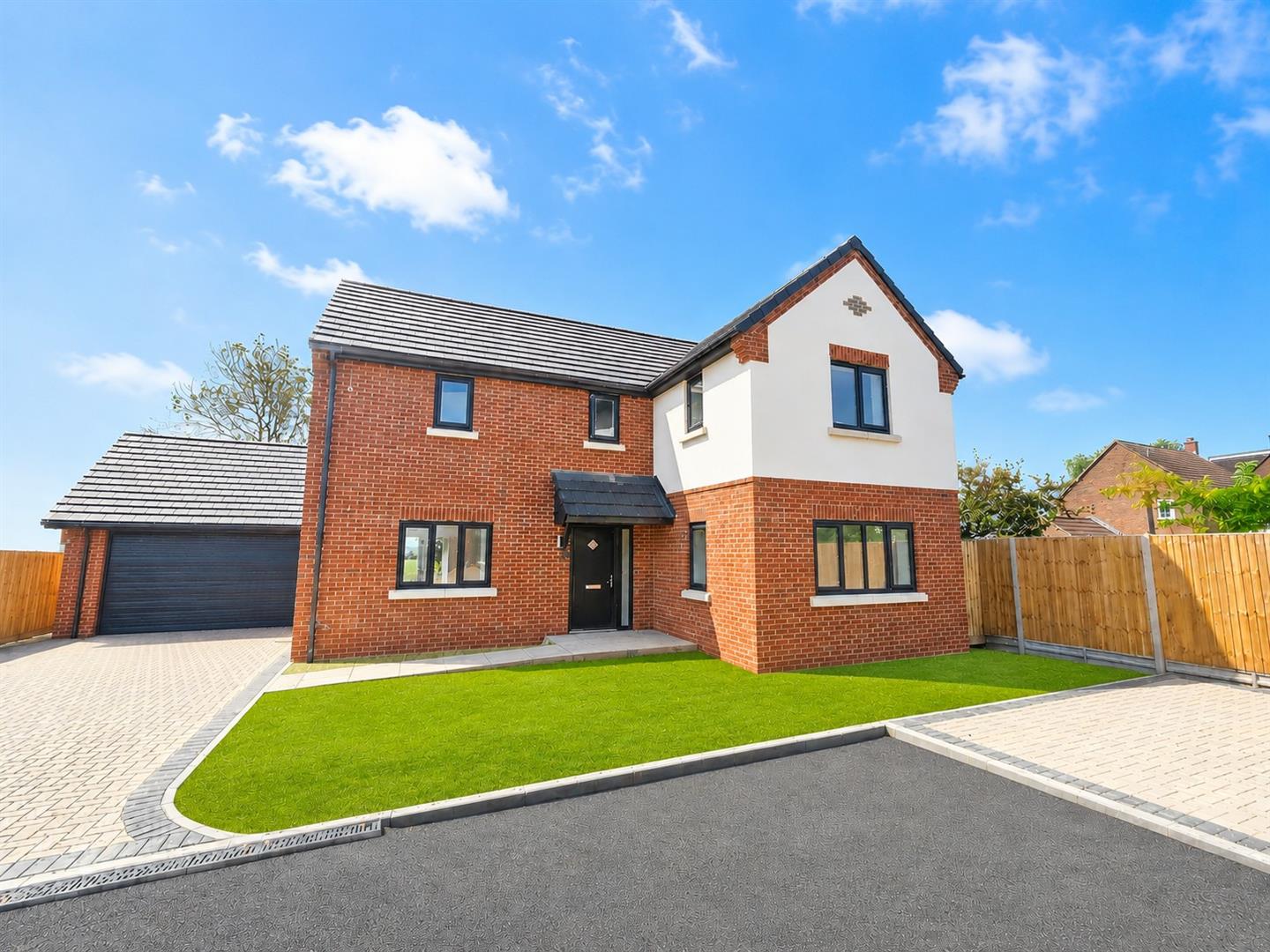 4 bed property in Highstreet, Bedford